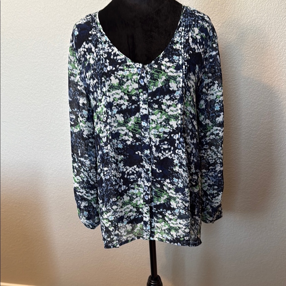 Blue and White Long Sleeve Buttoned Blouse